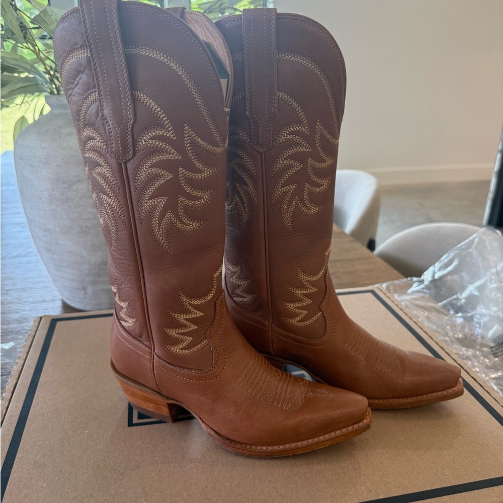 Tecovas The Annie in Caramel Bovine